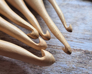 Kit de crochets à tricoter en bois de haute qualité, faits à la main, ergonomiques, durables, confortables, écologiques, idéal pour les passionnés de tricot - Product Image 3