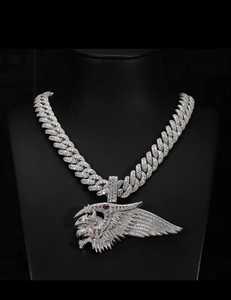 Colgante de Lujo con Alas de Ángel Grabadas en Plata de Ley 925 Bañada en Oro, con Moissanita VVS Engastada en Garra, Estilo Hip Hop, Diamantes Dvars para Hombre - Product Image 1