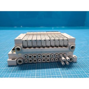 Conjunto de Válvulas Solenoides SMC VQ1200-51 + VQ1100Y-5 Usado Como Está, Piezas de Equipos Legacy Semiconductor - Product Image 3