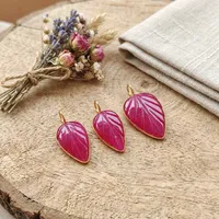 Collier pendentif tendance en laiton plaqué or 18 carats avec rubis et jade de laboratoire, forme feuille, fait main, vente en gros, pour femme, anniversaire