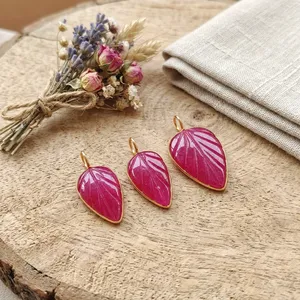 เครื่องประดับทำมือขายส่ง ทอง 18k ชุบทองเหลือง พลอยธรรมชาติ ทับทิม หยก รูปทรงใบไม้ สร้อยคอจี้แฟชั่นสำหรับผู้หญิง - Product Image 3