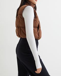 Chaleco acolchado transpirable con logotipo personalizado OEM para mujer, chaqueta sin mangas, chaleco acolchado para invierno, hecho en Pakistán, chaqueta para mujer - Product Image 3