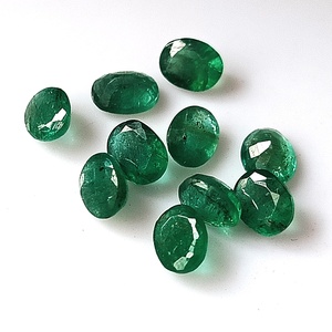 Lote de 10 Piezas de Esmeralda Zambiana Natural de Corte Ovalado, 3.30 Quilates, Color Verde Esmeralda, Calibrada, 4x5 mm, Facetada, Translúcida - Product Image 4