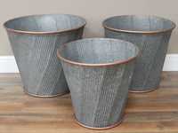 Pot Bunga Logam Rustic Dengan Lapisan Glazur Gaya Vintage Untuk Penggunaan Luar Ruangan di Taman