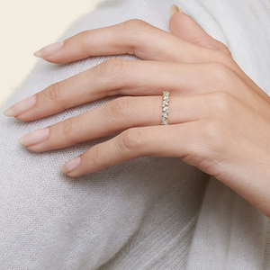 Cautivador Anillo de Eternidad con Diamantes en Corte Pera y Redondo Alternados LR - Product Image 4