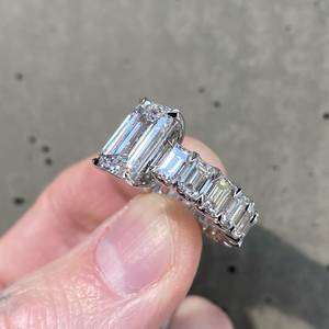 Bague de fiançailles en or blanc plaqué rhodium avec halo caché de diamant de laboratoire taille émeraude, bijoux de luxe pour anniversaire et mariage pour femme - Product Image 4