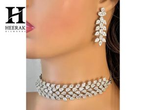 สร้อยคอเพชรหลายแถวสุดหรู ทองคำขาว 14K ลายใบไม้ ประดับเพชรโมอิสซาไนต์ทรงบาแกตต์ - Product Image 4
