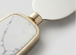 Ensemble élégant de couteau et trancheur à fromage avec manches en marbre, ustensiles en acier inoxydable pour occasions spéciales et événements - Product Image 2