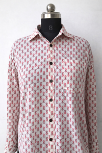 Camisa de Algodón Estampada a Mano con Diseño Floral Rosa Unisex |   Camisa Artesanal Hecha a Mano con Botones y Manga Larga |   Moda Botánica Sostenible - Product Image 2