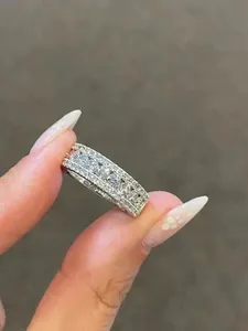 แหวนมอสซาไนต์วงกว้าง เงินแท้ 925 ประดับเพชรแบบปาเว่ แหวนแต่งงานสำหรับผู้หญิง เครื่องประดับหรูหรา - Product Image 2