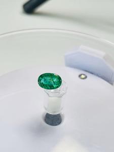 Esmeralda Zambiana natural ovalada de 1.53 ct, color verde premium, excelente brillo, piedra preciosa natural de calidad fina para coleccionistas. - Product Image 1