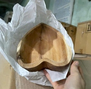 ชามไม้ทรงหัวใจวินเทจ ODM ทำจากไม้กระถินณรงค์อเนกประสงค์ สำหรับเทเทียนหรือทำแป้ง ผลิตด้วยมือในเวียดนาม ปรับขนาดได้ตามต้องการ - Product Image 5