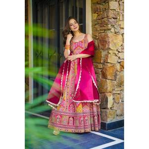Vestido Anarkali de diseñador Swank, talla XS, color rosa oscuro, y hermosa dupatta para fiestas. - Product Image 2