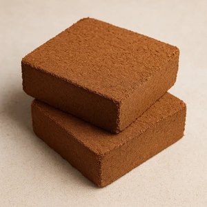 Fibra de Coco 100% Natural y Ecológica, Bloque de 5 kg y Ladrillo de 650 g, Alta Retención de Agua, Biodegradable, 5 kg, Jardín de Tamil Nadu - Product Image 1