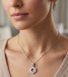 Colgante de Diamante Hexagonal en Plata 925 con Baño de Rodio, Engaste de Bisel, Estilo Clásico, Unisex, para Uso Diario - Product Image 3