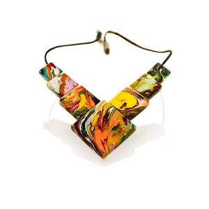 Collier en résine fait main contemporain avec pendentif en cristal, accessoire de mode par RR ENTERPRISES Inde - Product Image 1