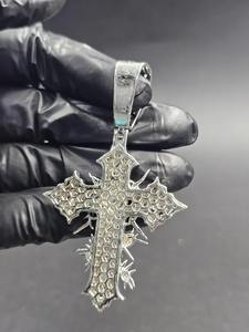 Colgante de cruz de diamantes |   Joyería Fina de Lujo Faith - Product Image 5