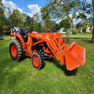 Tracteur compact 4x4 de 30 CV d'occasion en bon état avec boîte de vitesses et pompe pour petites exploitations agricoles, aménagement paysager et travaux durables - Product Image 4