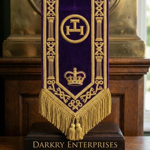 Écharpe de l'Arche Royale, Broderie en fil de bullion, Velours violet, Couronne de laurier Keystone, Fil doré, Régalia maçonnique, Pompon fait main - Product Image 4