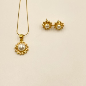 Conjunto de Collar y Pendientes con Perla y Zafiro Floral, Chapado en Oro de 22K, Latón, Zafiro Simulado Redondo, para Mujer - Product Image 1