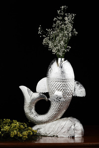 Florero de Plata con Diseño de Pez - Product Image 1