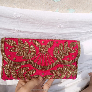 Pochette de soirée vintage en tissu de coton fait main avec broderie perlée et chaîne, sac de créateur de luxe pour fêtes et mariages, personnalisable et tendance - Product Image 3