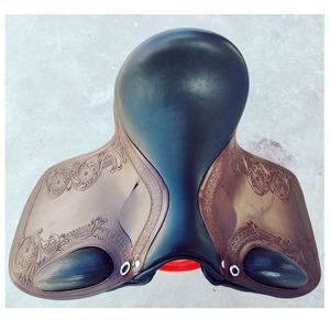 อานชุดเดรสภาษาอังกฤษพร้อมอานหนังสลักลายหรูหรา - Product Image 2