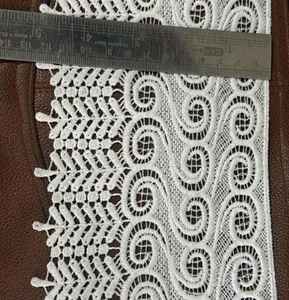 Encaje de algodón importado con acabado impecable y calidad de tela duradera para marcas de moda. - Product Image 1