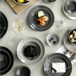 Service de table élégant en porcelaine noire avec bordure argentée, assiettes de service haut de gamme, bols décoratifs, tasses à thé élégantes - Product Image 4
