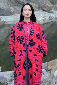 Ensemble veste longue et pantalon pour femme avec broderie Suzani complexe, Chapan ouzbek brodé floral, style bohème, ensemble long manteau et pantalon en cordon pour femme - Product Image 3