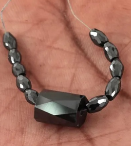 Diamante de moissanita negro, cuentas facetadas de fantasía perforadas para la elaboración de joyería - Product Image 2