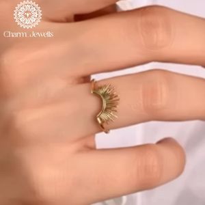 Anillo de Moissanita con Puntas Plateadas y Doradas Charm Jewells, Diseño Minimalista Unisex, Certificado IGI, para Uso Diario - Product Image 2
