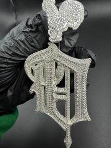 Colgante de Moissanita Personalizado con Diseño de Gallo y Fuente Old English, Plata 925, Estilo Hip Hop, para Uso Diario, Unisex - Product Image 6