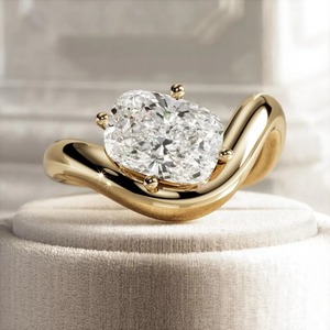 Anillo Solitario Audaz con Diamante Cultivado en Laboratorio de Corte Cojín y Banda Curva Trenzada Única, en Oro de 14k Amarillo, Blanco y Rosa, de Moda para Boda - Product Image 4