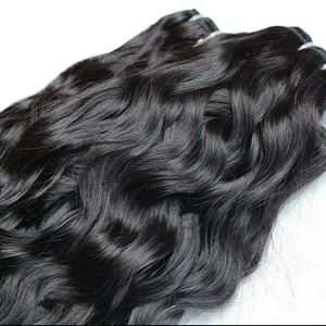 Vente en gros d'extensions de cheveux humains indiens vierges Remy de 30 pouces prix d'usine en lot crépus de style vague de trame brute de couleur naturelle - Product Image 3