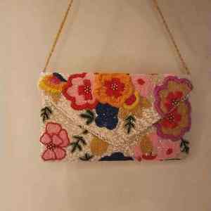 Sac à main décontracté indien fait main de luxe avec accessoires de mode en cristal, poignée perlée multicolore et style local durable - Product Image 1