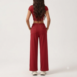 Conjunto Deportivo de 2 Piezas para Mujer: Top Corto con Cuello Redondo, Manga Corta, Color Borgoña, Costuras Frontales, y Shorts Elásticos de Cintura Alta - Product Image 2