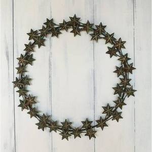 Corona de Estrella Metálica Rústica Hecha a Mano, Corona Decorativa de Flores Redonda sin Luces para Colgar en la Pared en Navidad, Paquete Individual - Product Image 1