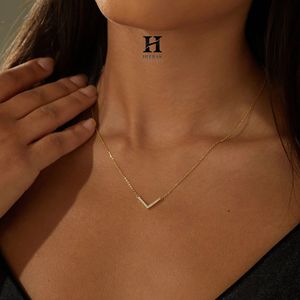 Bijoux en diamant de mode en gros, collier pendentif moderne en forme de V - Product Image 6