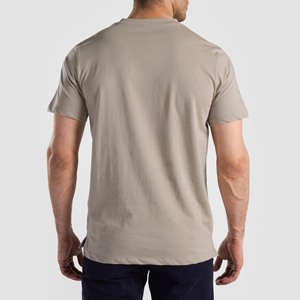 Fabricant de T-shirts décontractés à coupe régulière, en coton léger, production en gros - Product Image 4