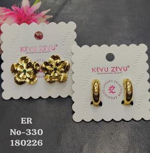 Boucles d'oreilles clous en acier inoxydable plaqué or de qualité supérieure avec diamants américains |   Bijoux tendance élégants au design géométrique pour femmes - Product Image 5