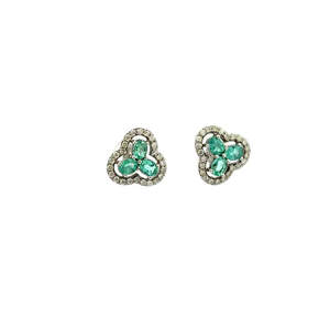 Boucles d'oreilles en or blanc et jaune 14 carats avec diamants taille émeraude et perle - Product Image 5