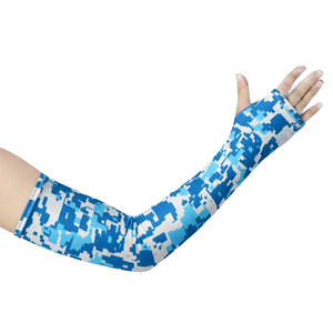 ปลอกแขนปั่นจักรยานแบบ Ergonomic Fit น้ำหนัก 220 กรัม ผลิตจากผ้า Spandex Polyester ช่วยรัดกล้ามเนื้อ ป้องกันแสงแดด และให้ความอบอุ่น - Product Image 6