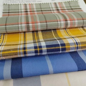 Tissu Seersucker Teint en Fil 100% Coton Nantong, Absorbant l'Humidité, Respirant, Poids Moyen 135 GSM pour Chemises à Carreaux pour Hommes - Product Image 1