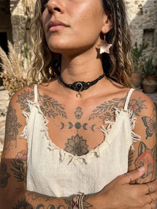 Collier ras du cou en macramé vintage fait main, cordon noir, pierre onyx, charme lune croissante dorée, forme fleur réglable, bijoux bohèmes - Product Image 4