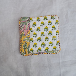 Sous-verres traditionnels personnalisés en tissu imprimé avec ourlet surpiqué, tapis matelassés en coton pour tasses à thé et café, ensemble de sous-verres pour table à thé - Product Image 2