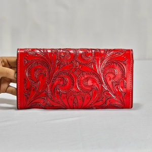 Monedero de Cuero Genuino Rojo con Diseño Floral Bordado a Mano y Cierre de Botón a Presión, Superventas - Product Image 4