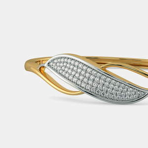 Brazalete Abierto de Oro con Diseño de Ondas y Diamantes - Product Image 2