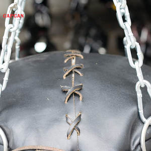 Sac de frappe lourd fabriqué au Pakistan avec revêtement en cuir et remplissage de sable, haute qualité pour l'entraînement de boxe - Product Image 6
