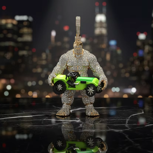 Mascota de Hulk Hecha a Mano en Oro de Dos Tonos 925 con Diamantes Micro Pavé y Colgante Grande Totalmente Incrustado con Alto Brillo - Product Image 1